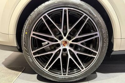 Porsche Cayenne Coupe E-Hybrid  Black Edition