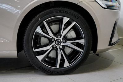 Volvo V60 Plus Dark
