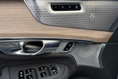 Volvo XC90 T8 AWD Plug-In Hybrid Ultra Dark