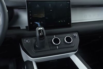 Land Rover Defender 110 3.0 D250 S