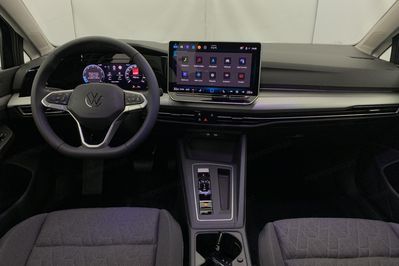 Volkswagen Golf LIFE PLUS 1.5 eTSI EVO2 DSG7