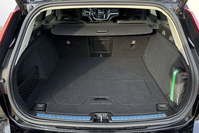 Volvo V60 B4 B Plus Dark