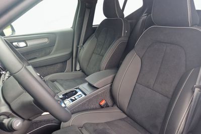 Volvo XC40 B3 Plus Dark