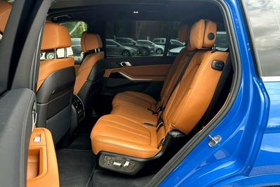 BMW X7 M50i