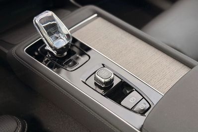 Volvo XC90 T8 AWD Plug-In Hybrid Ultra Dark 7os