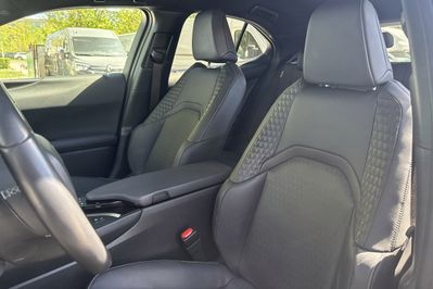 Lexus UX 250h F Impression