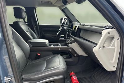 Land Rover Defender 110 3.0 P400 mHEV SE