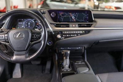 Lexus ES 300h Business Edition