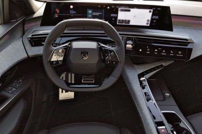 Peugeot 3008 GT Exclusive e-DCS6 1.2 mHEV