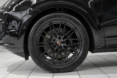 Porsche Cayenne Coupe E-Hybrid Black Edition