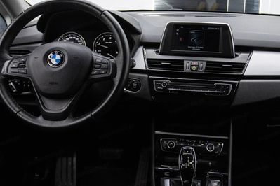 BMW Seria 2 218d Advantage aut