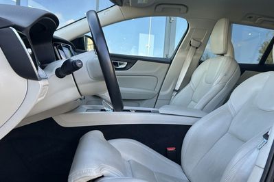 Volvo V60 B4 B Plus Dark aut