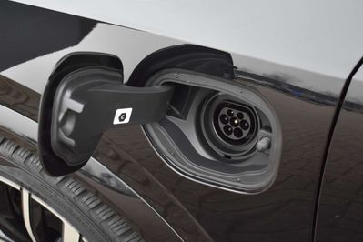 Volvo XC90 T8 AWD Plug-In Hybrid Ultra Dark