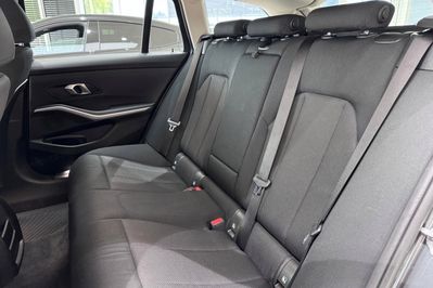 BMW Seria 3 318i Advantage aut