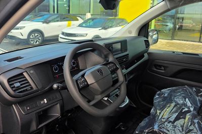 Peugeot Expert Long L2H1 EAT8