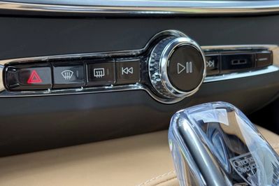 Volvo V90 T6 eAWD Plug-In Hybrid Plus Dark