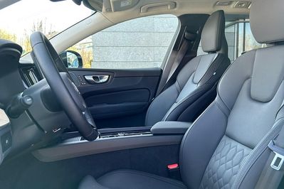Volvo XC60 B5 B AWD Plus Dark aut
