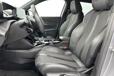 Peugeot 2008 GT 1.2 PureTech EAT8