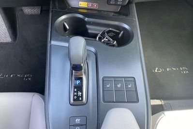 Lexus UX 300h F Sport Design