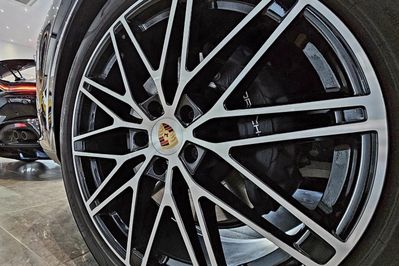 Porsche Cayenne Coupe E-Hybrid Black Edition