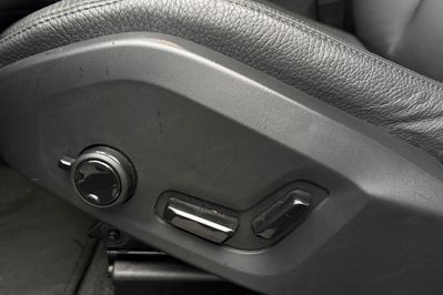 Volvo XC60 B5 B AWD Plus Dark