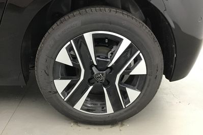 Peugeot 208 ALLURE 1.2 mHEV e-DCS6