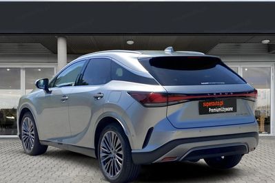 Lexus RX 450h+ Omotenashi