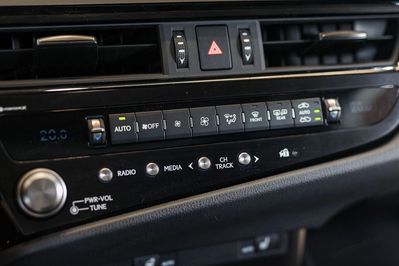 Lexus ES 300h F Sport Design