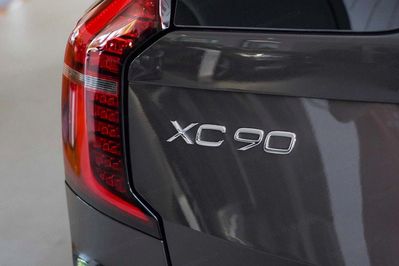 Volvo XC90 B5 AWD Ultra Bright