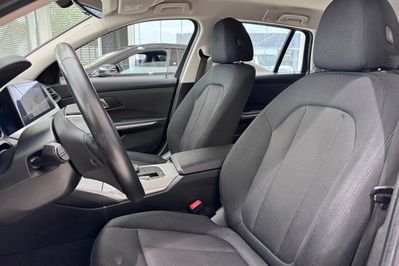 BMW Seria 3 318i Advantage aut