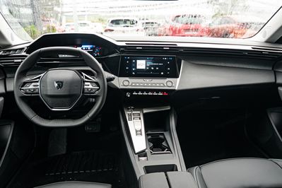 Peugeot 408 Allure e-DCS 1.2 mHEV