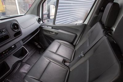 Mercedes Sprinter 314 Kontener + Winda
