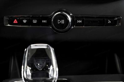 Volvo XC90 T8 AWD Plug-In Hybrid Ultra Dark 7os