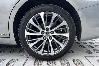 Lexus ES 300h Business Edition +