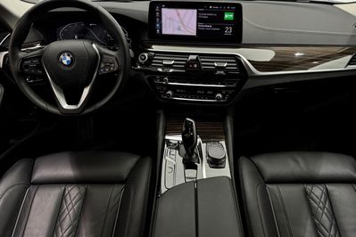 BMW Seria 5 530e Luxury Line sport-aut