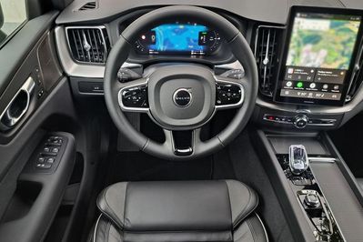 Volvo XC60 T8 Plug-In Hybrid AWD Ultra Black Edition aut