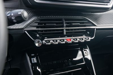 Peugeot 2008 Allure e-DCS 1.2 mHEV