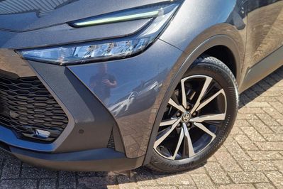Toyota C-HR Style 2.0 Hybrid Dynamic Force Plug-in