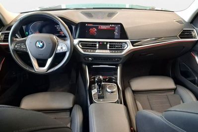 BMW Seria 3 318i aut