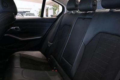 BMW Seria 3 318i Advantage aut