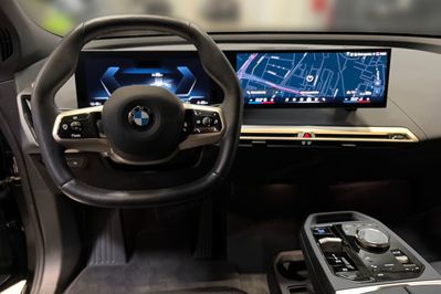 BMW iX xDrive45 100.6kWh