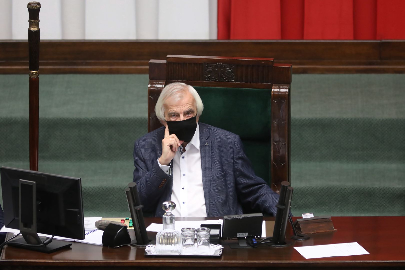 Nowe przepisy ws. COVID-19. Nawet Kaczyński wstrzymał się od głosowania