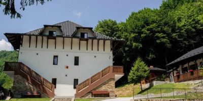 Pensiunea Poiana Mucenicului Arefu - foto 2