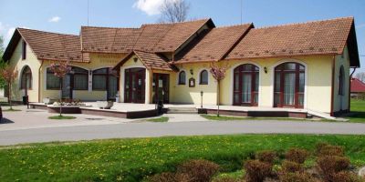 Borostyán Étterem és Ifjúsági Szálláshely Forráskút - foto 2
