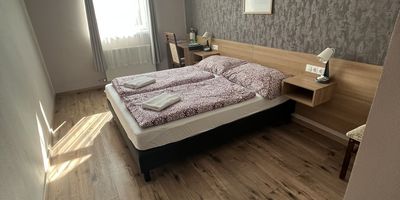 Standard Pokoj s manželskou postelí v podkroví (s možností přistýlky) - Centrál Panzió Érd, foto 1