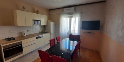 Apartman s klimatizací s balkónem pro 8 os. se 4 ložnicemi A-12211-a - Apartments With Parking Space Makarska - 12211, foto 2