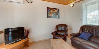 Apartman s klimatizací s terasou pro 6 os. se 3 ložnicemi A-12149-a - Apartments With Parking Space Nerezine, Lošinj - 12149 Nerezine, foto 2