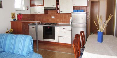 Apartman s klimatizací s terasou s manželskou postelí s 1 ložnicí A-11082-a - Apartments With Parking Space Banjol, Rab - 11082 Banjol, foto 4