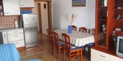 Apartman s klimatizací s terasou s manželskou postelí s 1 ložnicí A-11082-a - Apartments With Parking Space Banjol, Rab - 11082 Banjol, foto 3
