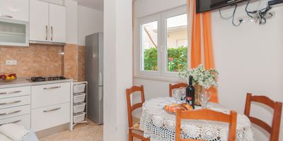 Apartman s klimatizací s terasou pro 4 os. s 1 ložnicí A-14422-c - Apartments With Parking Space Omiš - 14422, foto 2